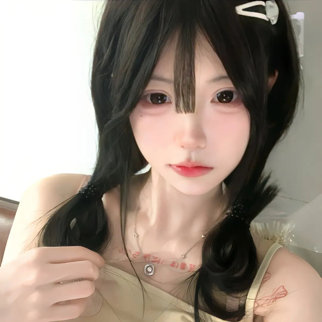 年轻女人